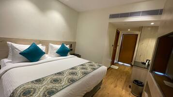 Executive Room | In-room safe, iron/ironing board, free WiFi, bed sheets