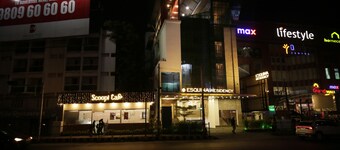 Esquina Residency