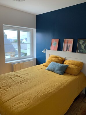 3 bedrooms, iron/ironing board, free WiFi, bed sheets