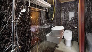 Deluxe Double or Twin Room | Bathroom