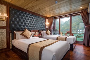 ห้องดีลักซ์ดับเบิลหรือทวิน | ตู้นิรภัยในห้องพัก, ผ้าม่านกันแสง, ผ้าปูที่นอน