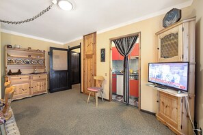 Family Apartment, Multiple Bedrooms (Appartamento Pian dei Larici) | Living area | 21-inch flat-screen TV with satellite channels, TV - Appartamento Pian dei Larici (Sauze d'Oulx)