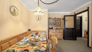 Apartamento familiar, 1 habitación, balcón (Appartamento Pian dei Larici) | Interior