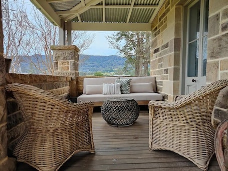Property grounds. Romantic 1890s Abode - Special Event Accommodation