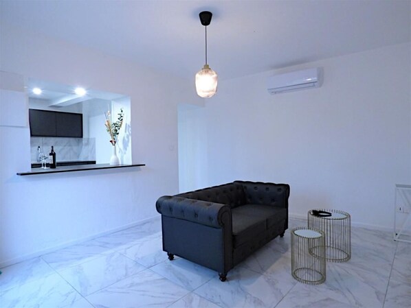 Living area - La Suite - Loft Spa - A Love Nest in Lush Provence (Tavernes)