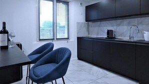 Coffee/tea maker, fridge, microwave, stovetop - La Suite - Loft Spa - Love room in green Provence (Tavernes)