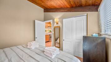 4 bedrooms, iron/ironing board, travel crib, WiFi