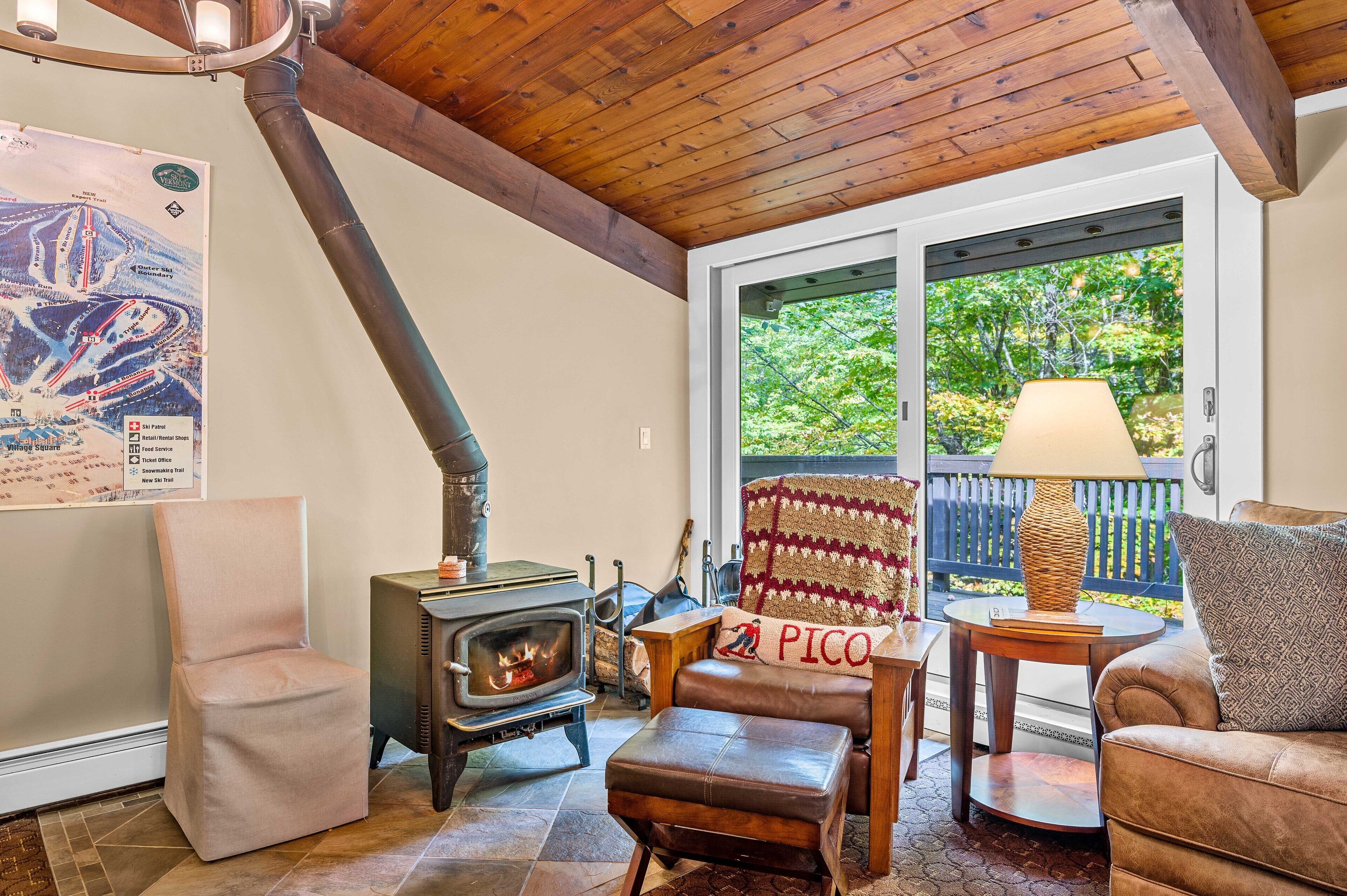 Televisión y chimenea 