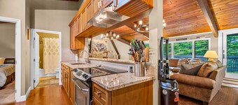 The Slippery Slope Chalet at Pico: Ski-In/Ski-Out Escape at Pico Mountain & Close to Killington.