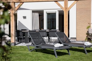 Outdoor dining - Sunny Dunimar Retreat (Noordwijkerhout)
