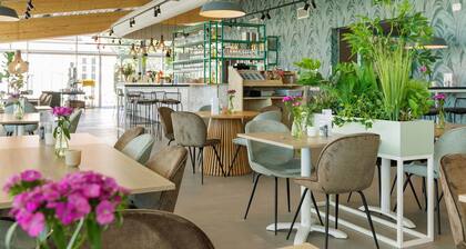 Sunny Dunimar Retreat