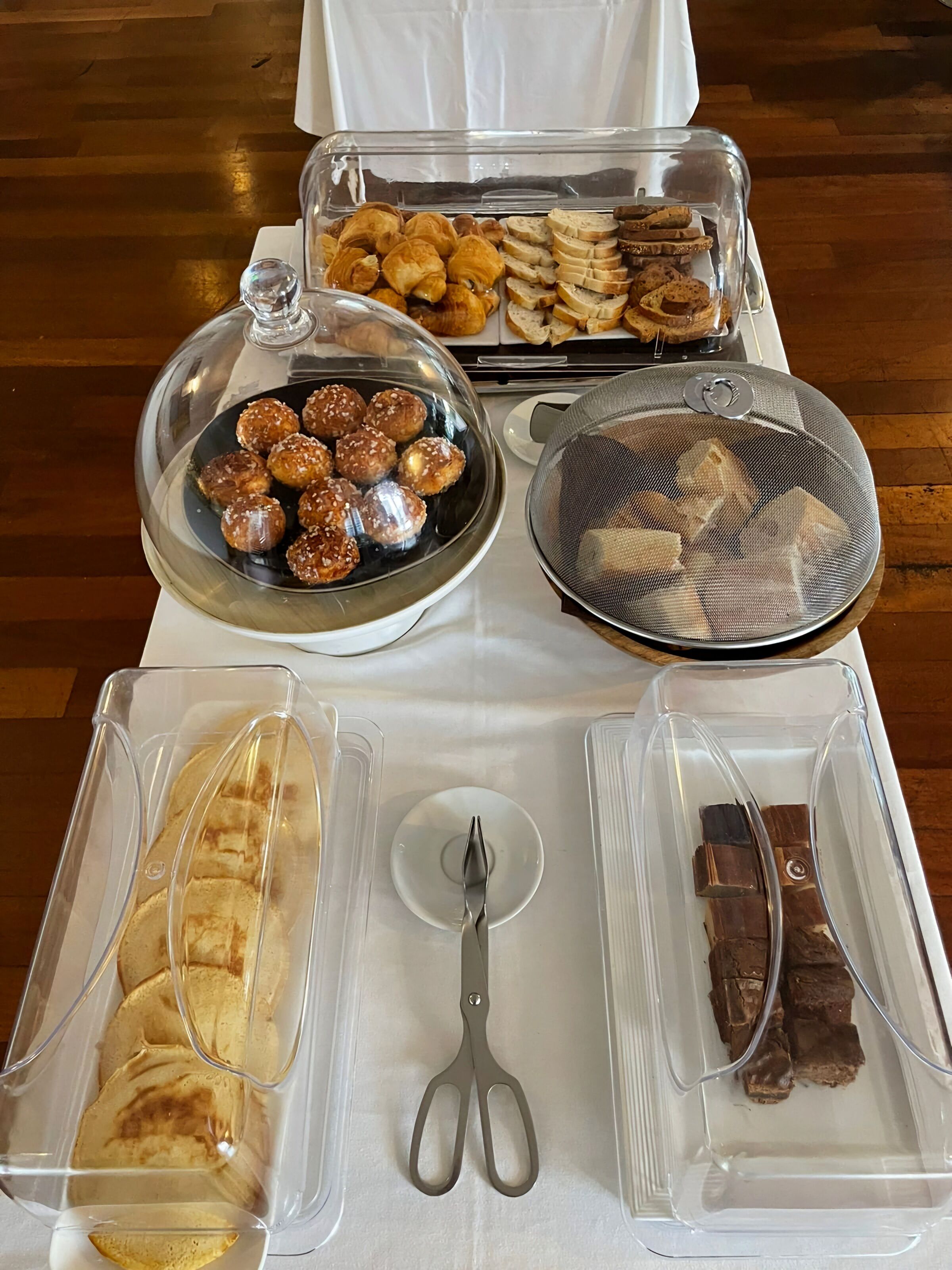 daily buffet breakfast (eur 18 per person)