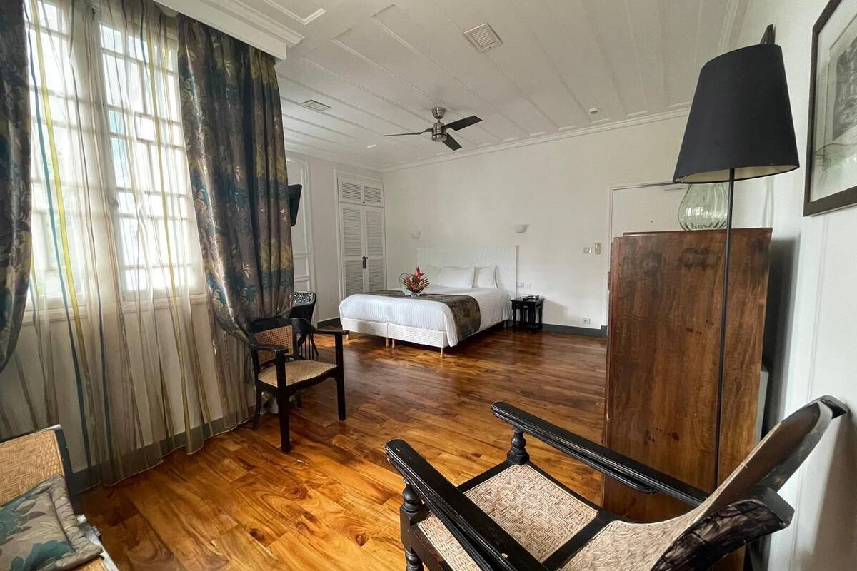 premium suite | premium bedding, select comfort beds, in-room safe, desk