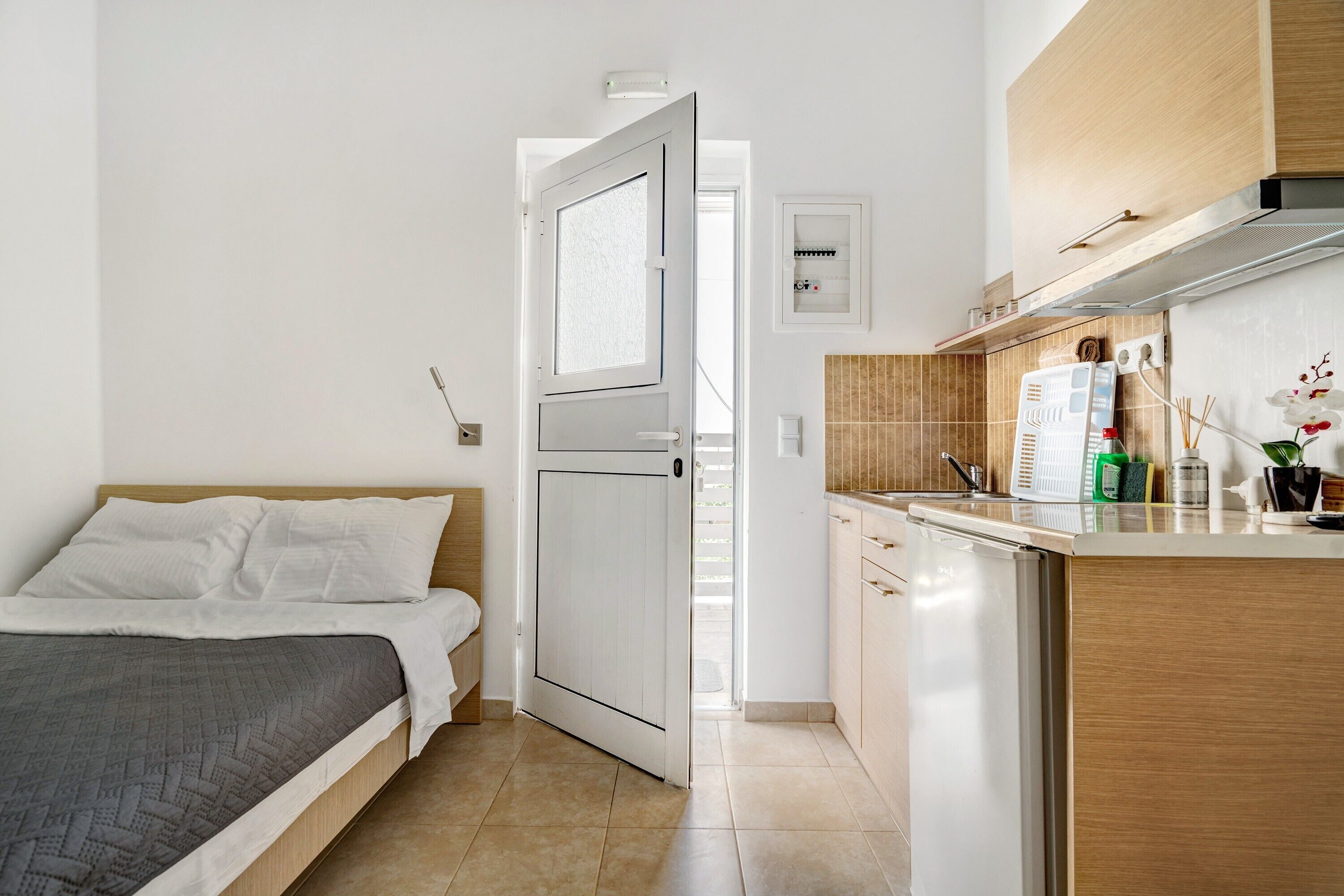 Iron/ironing board, free WiFi, bed sheets