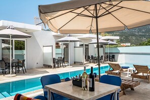 Outdoor dining - Studio 'With Terrace' with Shared Pool, Wi-Fi and Air Conditioning (?e???da?)