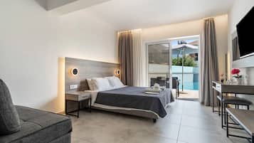 Tabla de planchar con plancha, wifi gratis y ropa de cama