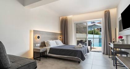 Studio 'King Room with Pool View' with Shared Pool, Wi-Fi and Air Conditioning
