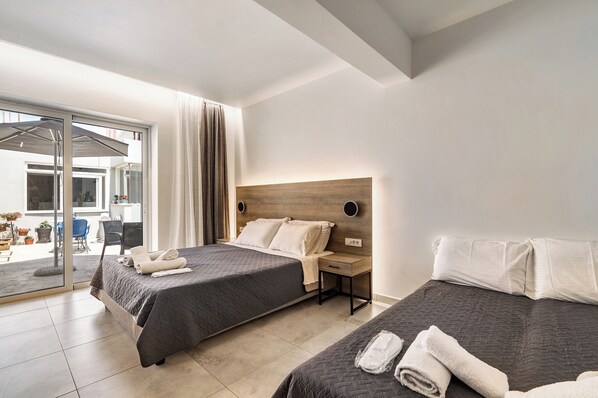 Tabla de planchar con plancha, wifi gratis, ropa de cama