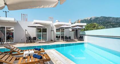 Studio 'Family Junior Suite' with Shared Pool, Wi-Fi and Air Conditioning