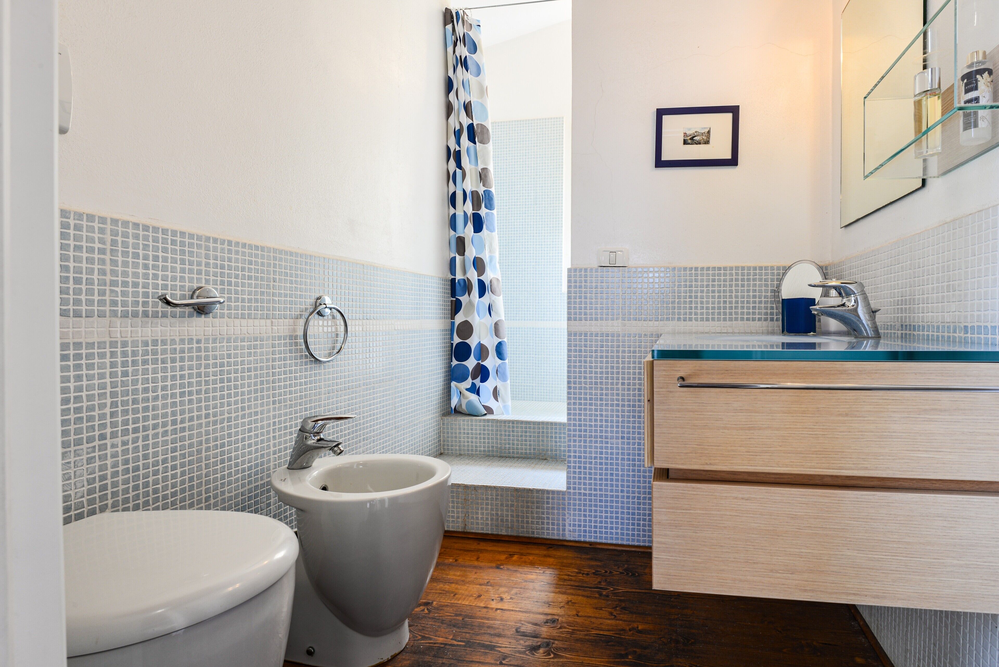 Dusche, Haartrockner, Handtücher