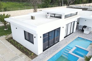 Exterior - Modern Oceanfront Villa (Sosúa)