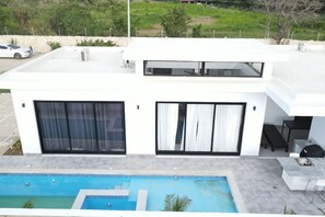Exterior - Modern Oceanfront Villa (Sosúa)