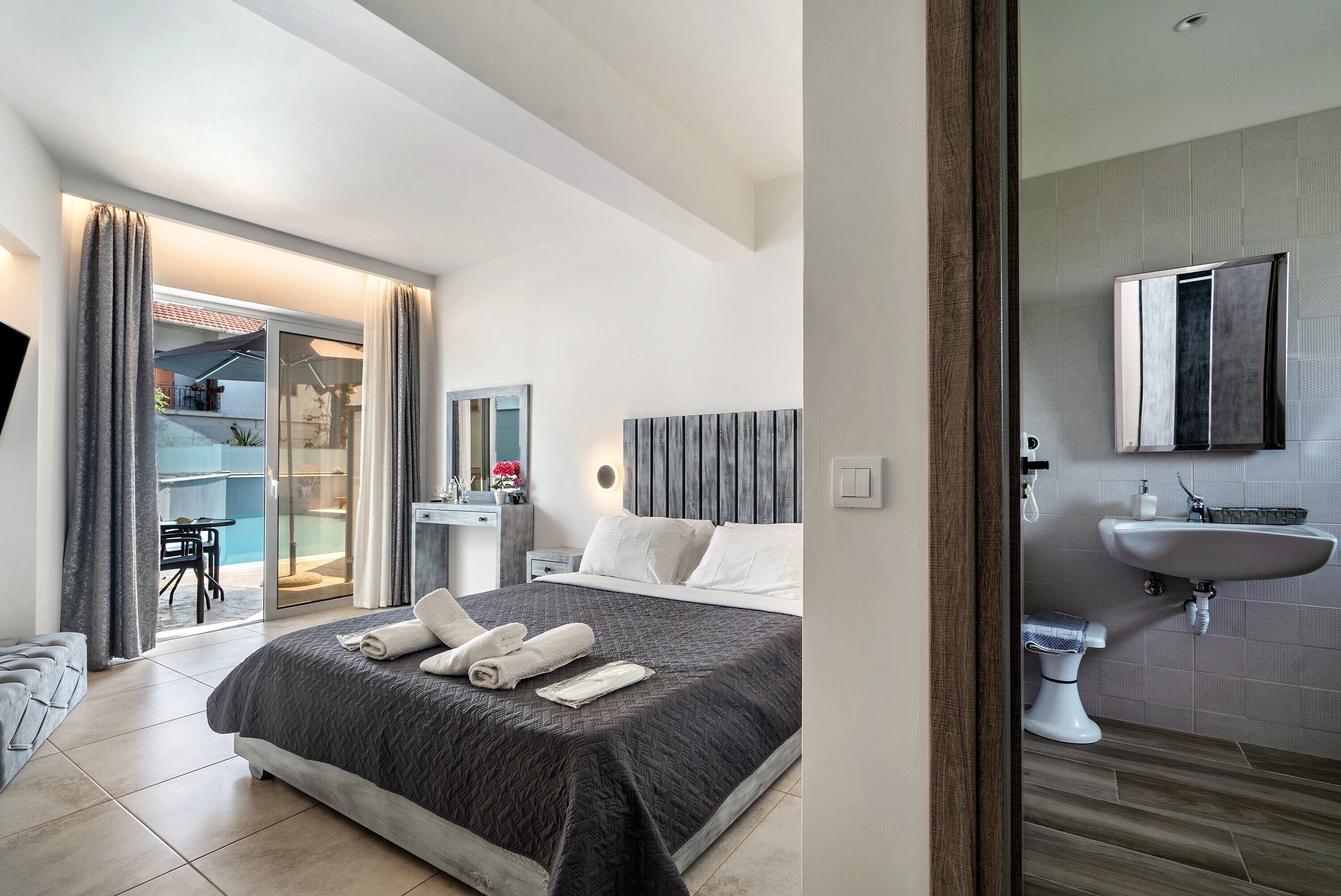 Fer et planche à repasser, Wi-Fi gratuit, draps fournis