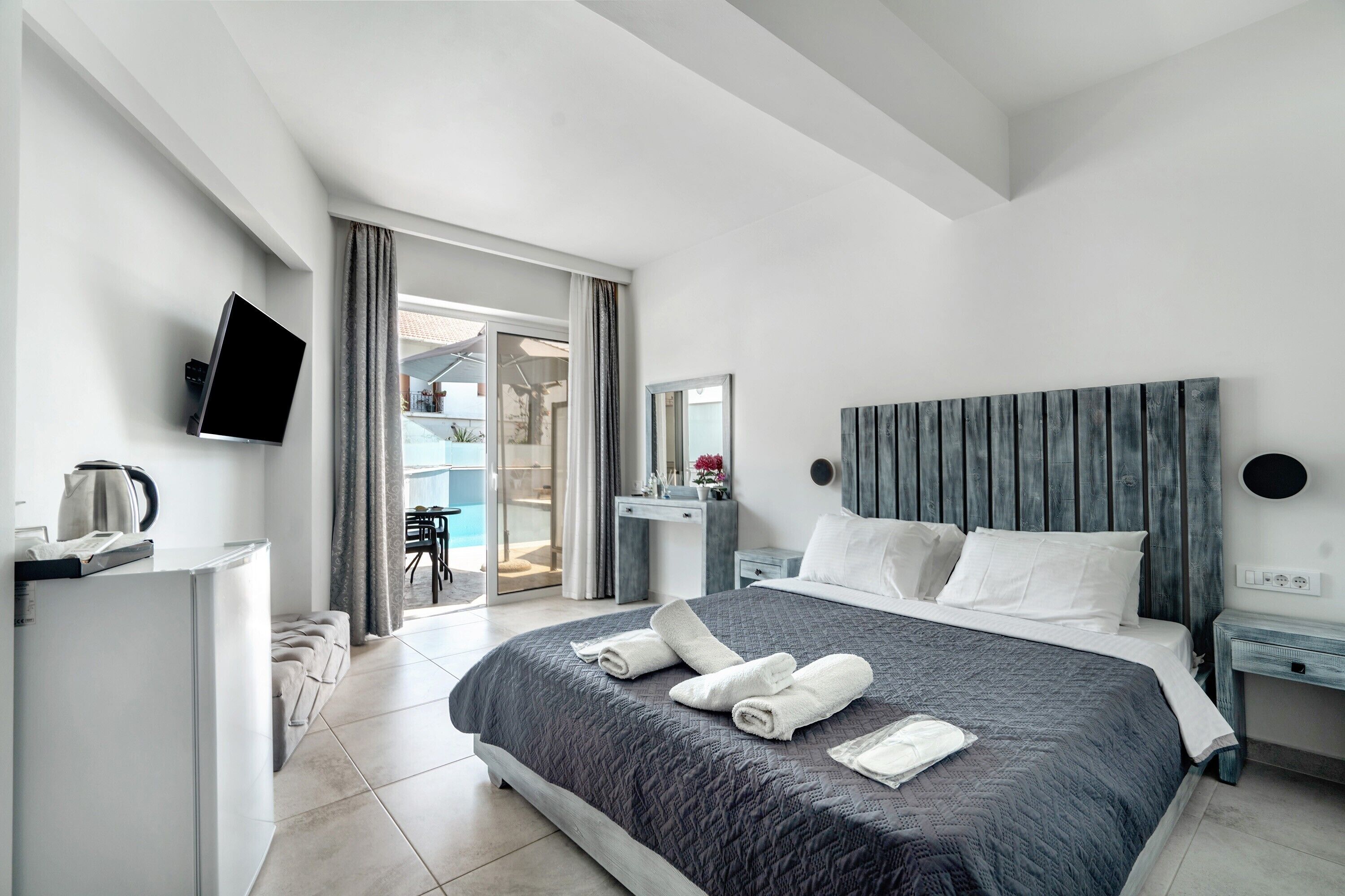 Iron/ironing board, free WiFi, bed sheets