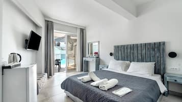 Iron/ironing board, free WiFi, bed sheets