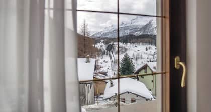 Hotel Apartment "Residence Larice Bianco N5" with Mountain View, Shared Terrace & Wi-Fi