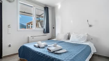 Iron/ironing board, free WiFi, bed sheets