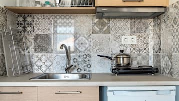 Fridge, stovetop, electric kettle, high chair