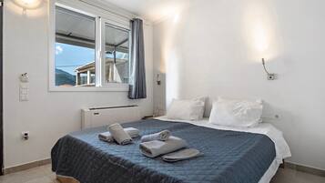 Fer et planche à repasser, Wi-Fi gratuit, draps fournis