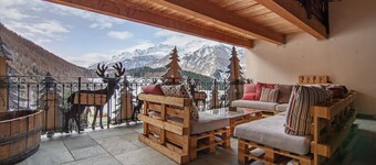 Hotel Apartment "Residence Larice Bianco N3" with Mountain View, Shared Terrace & Wi-Fi