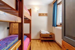 2 bedrooms, free WiFi, bed sheets