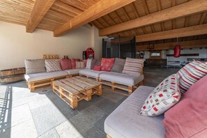 TV - Hotel Apartment "Residence Larice Bianco N2" with Shared Terrace & Wi-Fi (campodolcino)