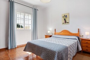 3 bedrooms, iron/ironing board, free WiFi, bed sheets