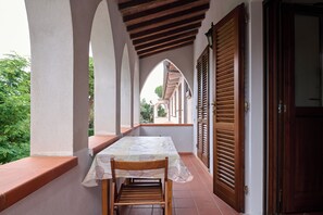 تناول الطعام بالخارج