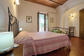 1 Schlafzimmer, Bügeleisen/Bügelbrett, Bettwäsche