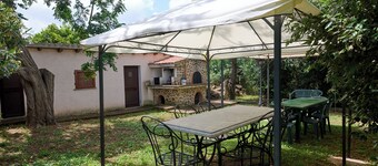 Farmhouse 'Antichi Palmenti - Erica' with Shared Garden and Air Conditioning