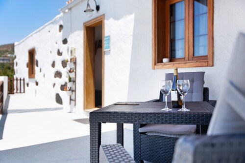 Rural Holiday Home 'Alto Prado' with Sea View, Private Terrace and Wi-Fi