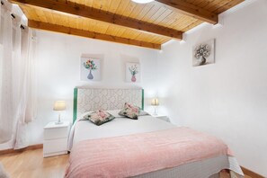 2 soverom, strykejern/-brett, wi-fi (inkludert) og sengetøy