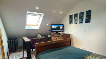 1 bedroom, iron/ironing board, free WiFi