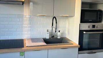 Fridge, microwave, stovetop, coffee/tea maker