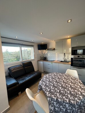 Fridge, microwave, stovetop, coffee/tea maker - Petit duplex proche mer (Plouhinec)