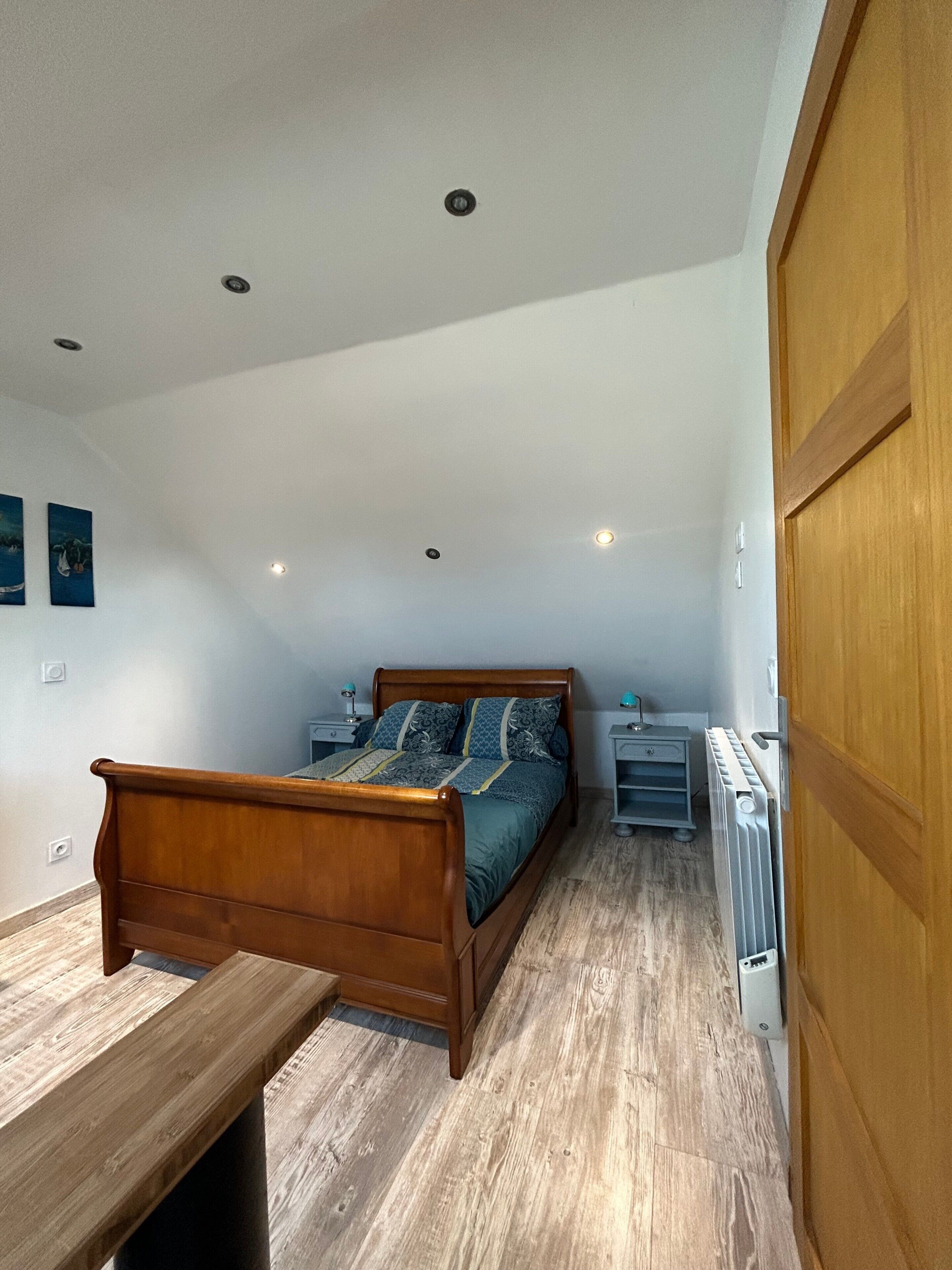 1 slaapkamer, een strijkplank/strijkijzer, gratis wifi