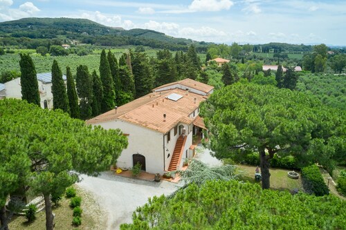 Farmhouse "Antichi Palmenti - Alloro" with Shared Garden & A/C