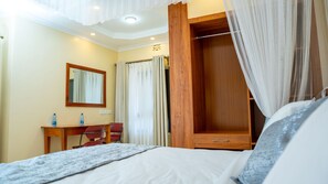 Individually furnished, desk, laptop workspace, blackout curtains - Wadi Gardens and Resort (Kilimambogo)