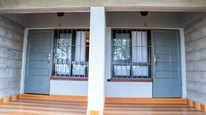 Individually furnished, desk, laptop workspace, blackout curtains - Wadi Gardens and Resort (Kilimambogo)