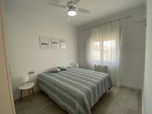 1 dormitorio, tabla de planchar con plancha, wifi gratis y ropa de cama